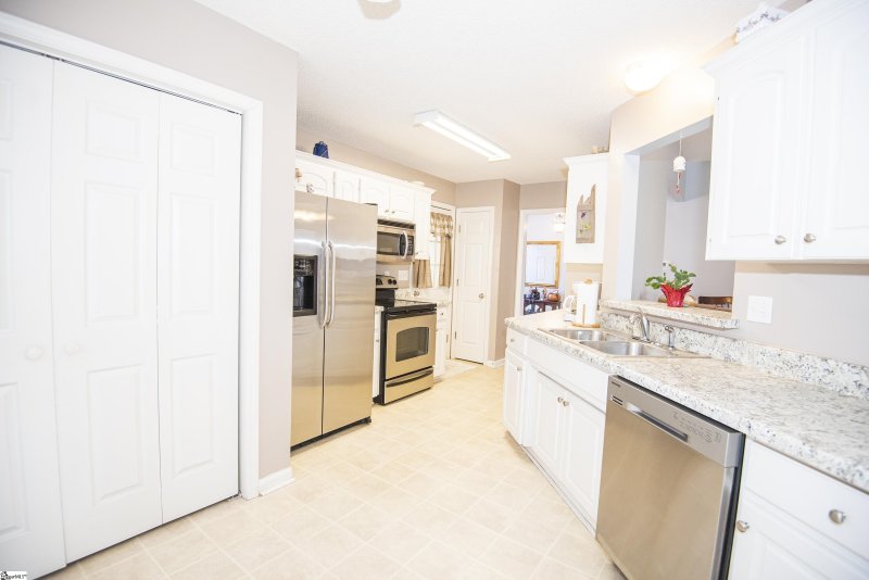 Property image 5 at 113 Riverrun Drive, Spartanburg, SC 29303