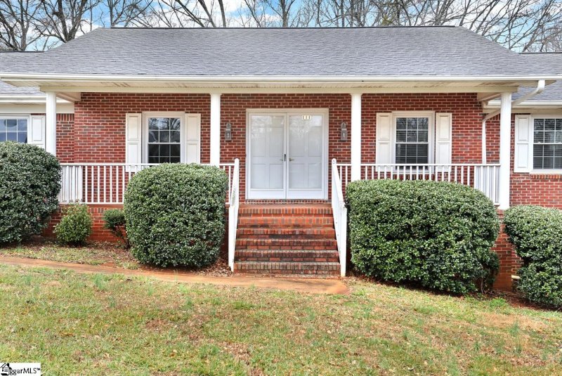 Property image 2 at 111 Lakemont Drive, Greer, SC 29651