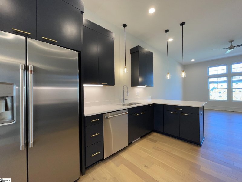 Property image 4 at 121 W Stone Avenue, Greenville, SC 29601