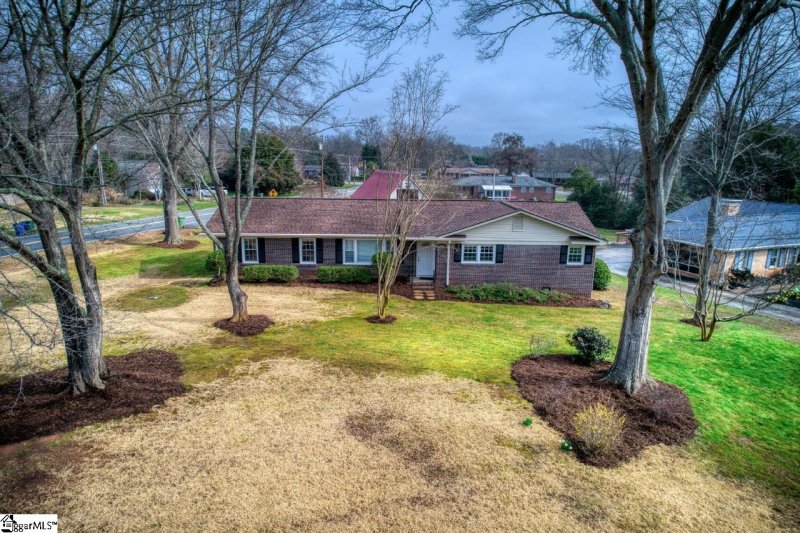 Property image 2 at 301 Hickory Lane, Mauldin, SC 29662