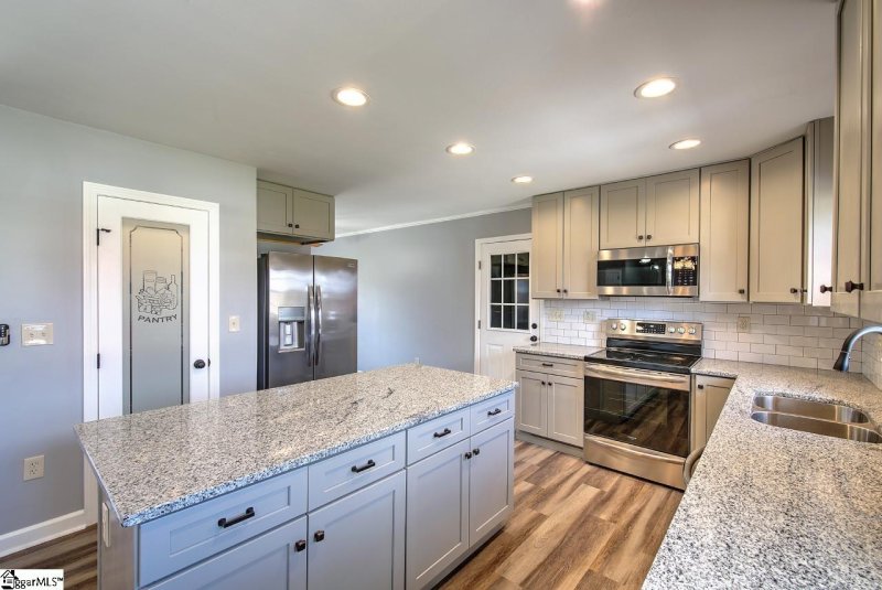 Property image 5 at 301 Hickory Lane, Mauldin, SC 29662