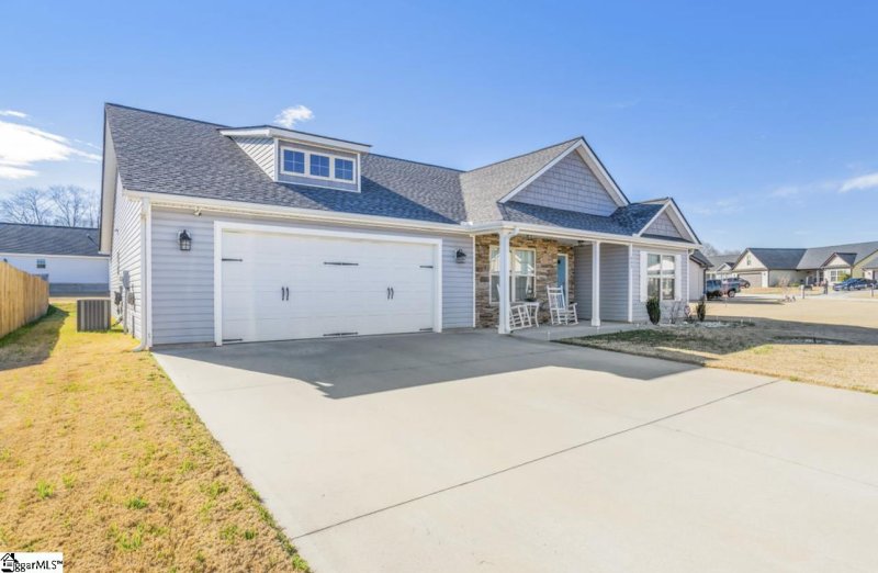 Property image 2 at 443 Peaksview Drive, Simpsonville, SC 29681