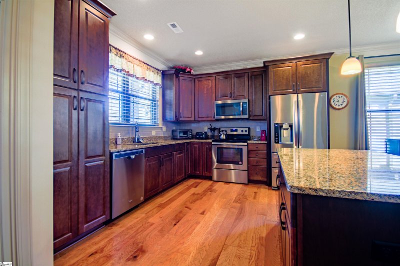 Property image 3 of 529 Ashler Drive in Greystone Cottages, Greer, SC 29650
