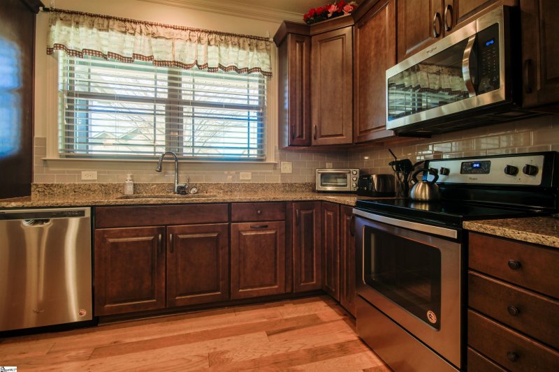Property image 4 of 529 Ashler Drive in Greystone Cottages, Greer, SC 29650