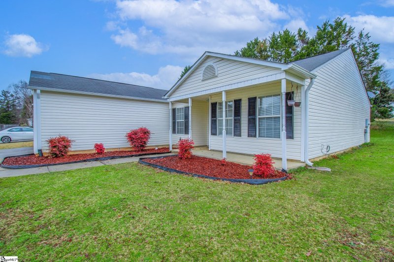 Property image 2 at 2 Cattle Court, Simpsonville, SC 29681