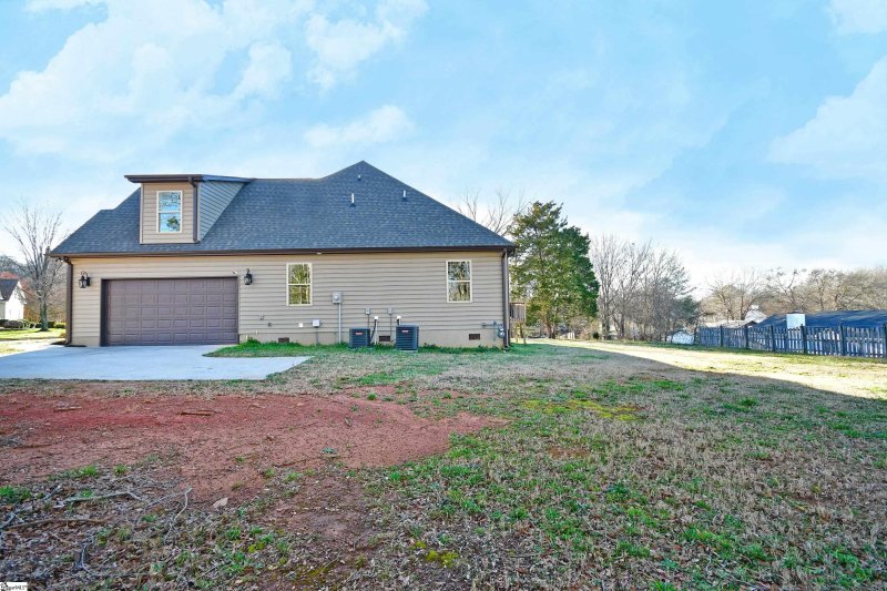 Property image 4 at 207 Poplar Ridge Road, Simpsonville, SC 29681