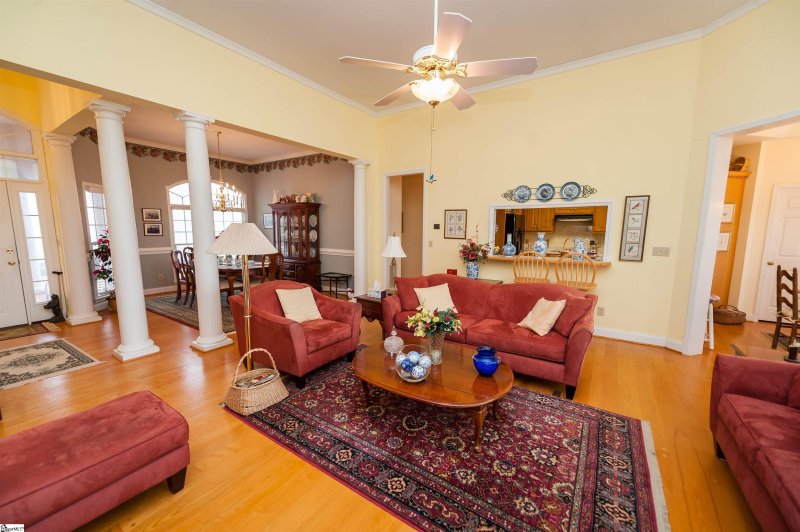 Property image 3 at 135 Glen Eagles Road, Campobello, SC 29322