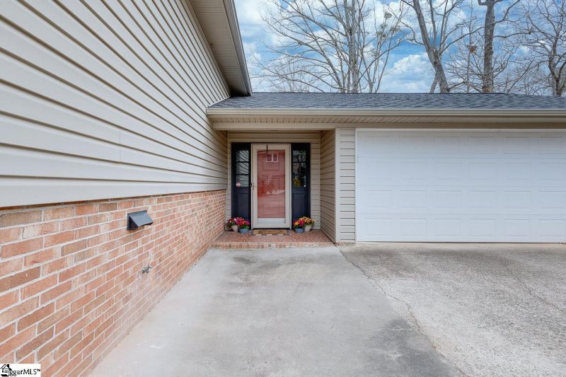 Property image 4 at 3 E Woodburn Drive, Taylors, SC 29687