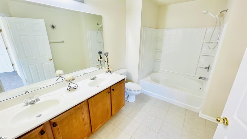 Property image 3 at 406 Woodbarck Court, Mauldin, SC 29662