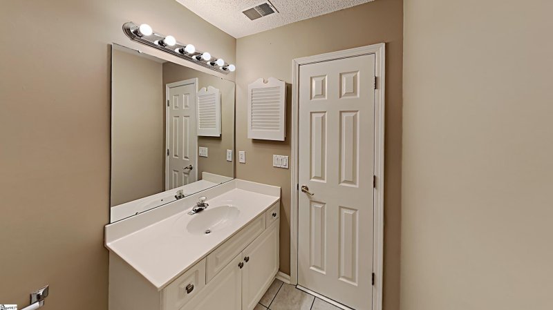 Property image 4 at 5 Plum Creek Lane, Greenville, SC 29607