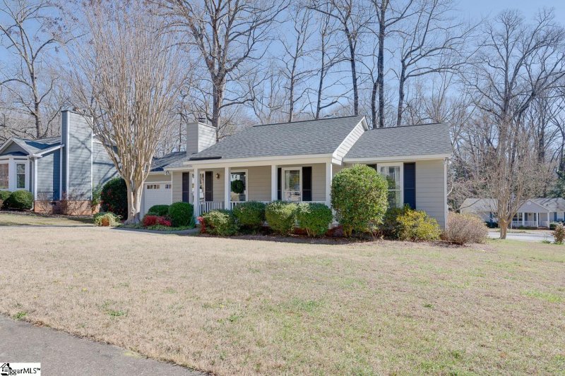 Property image 2 at 1061 Summit Drive, Greenville, SC 29609