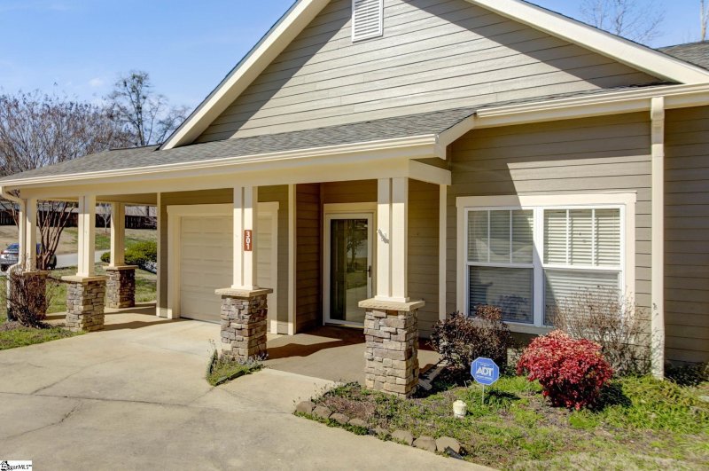 Property image 2 at 301 Shallows Drive, Taylors, SC 29687