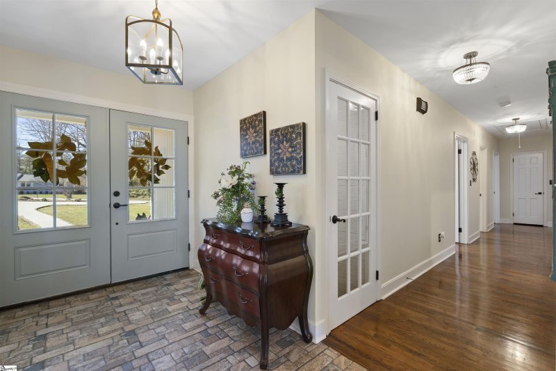 Property image 3 at 409 Rockmont Road, Greenville, SC 29615