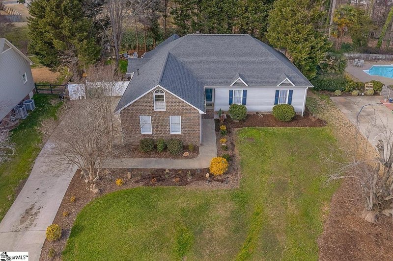 Property image 3 at 110 Treebrooke Drive, Greenville, SC 29607