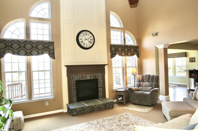 Property image 5 at 10 Modesto Lane, Simpsonville, SC 29681