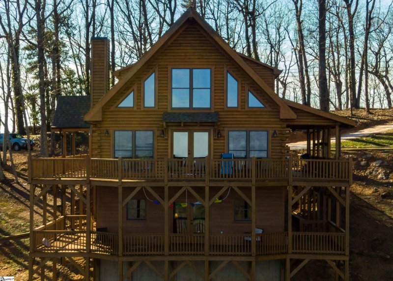 Property image 3 at 1090 Altamont Road, Greenville, SC 29609