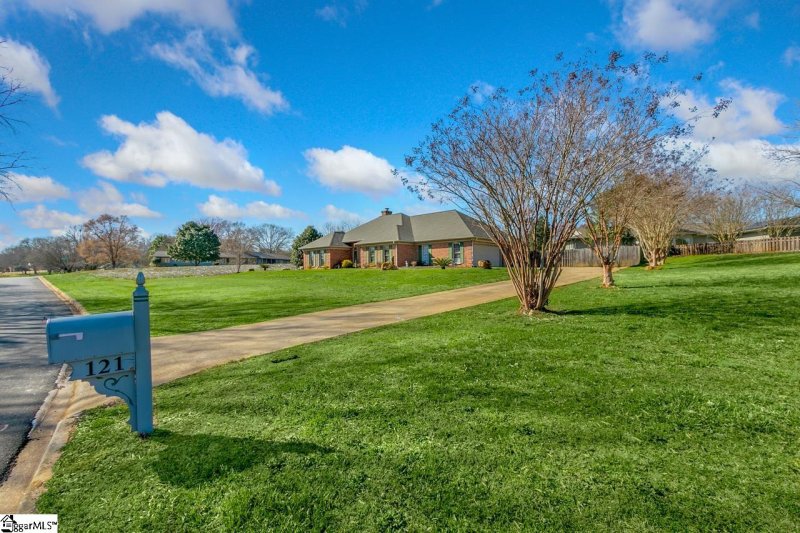 Property image 2 at 121 Twin Lakes Drive, Moore, SC 29369