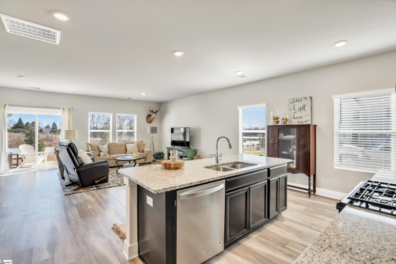 Property image 3 at 211 Quickstep Drive, Greer, SC 29650