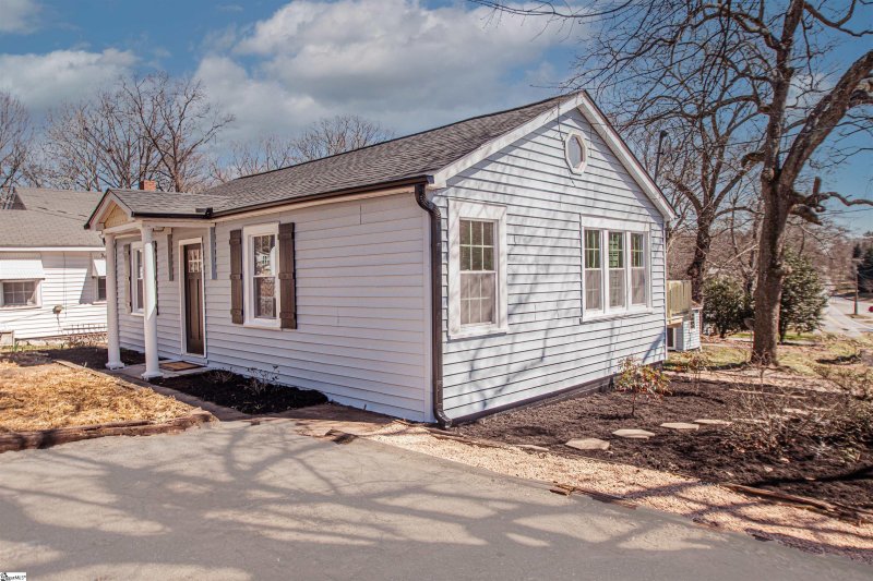 Property image 2 at 100 Buddin Street, Easley, SC 29642