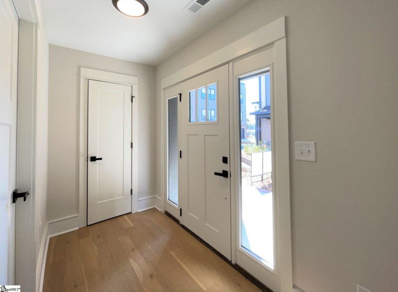 Property image 3 at 121 W Stone Avenue, Greenville, SC 29601