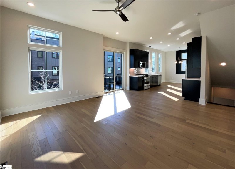 Property image 4 at 121 W Stone Avenue, Greenville, SC 29601