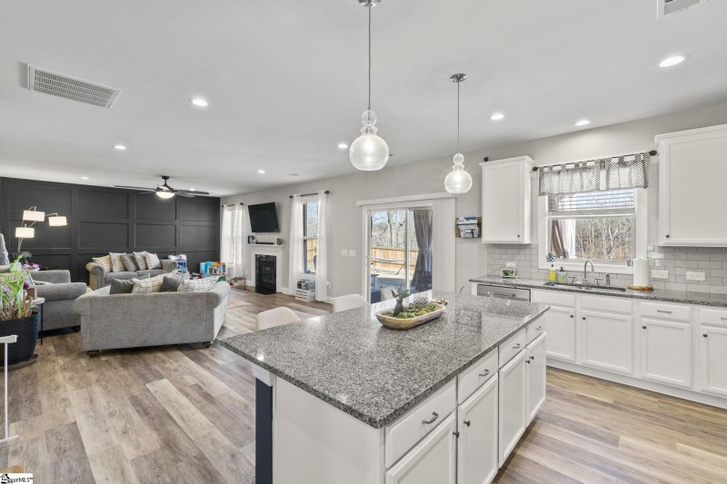 Property image 4 at 135 Mayfield Crossing Lane, Greer, SC 29651