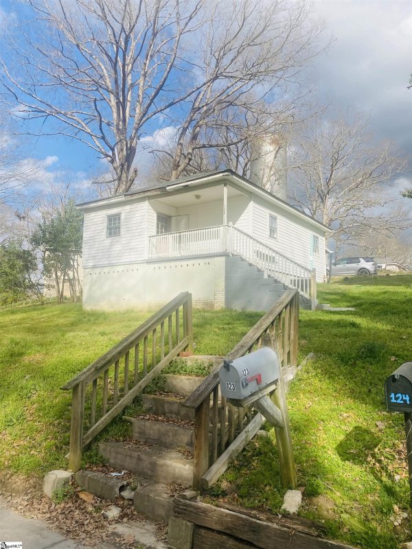 Property image 3 at 124 Cobb Street, Easley, SC 29640