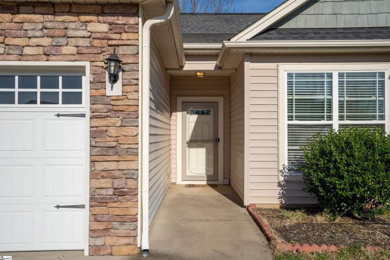 Property image 2 at 106 Lepore Lane, Greenville, SC 29611-2056