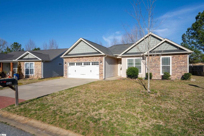 Property image 3 at 106 Lepore Lane, Greenville, SC 29611-2056
