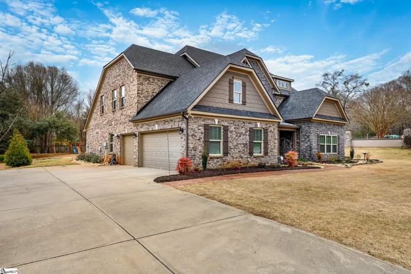 Property image 2 at 2 Murdock Lane, Greer, SC 29651