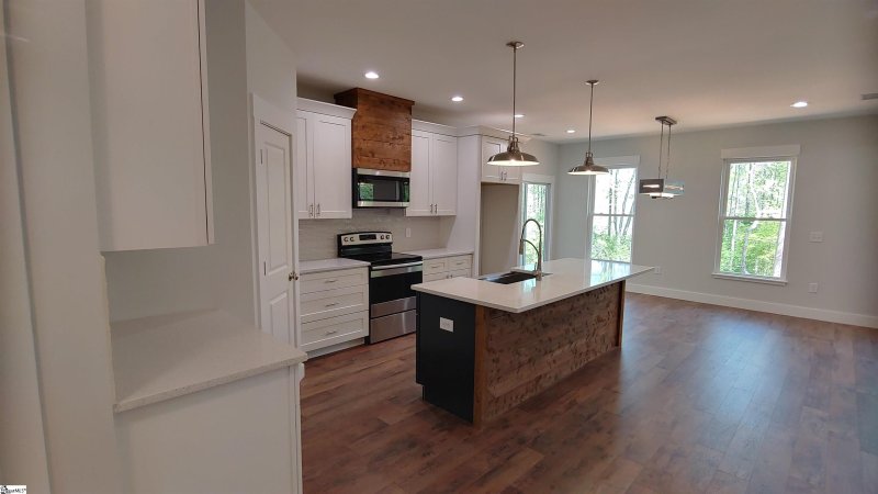 Property image 3 at 135 Fleetwood Drive, Liberty, SC 29657