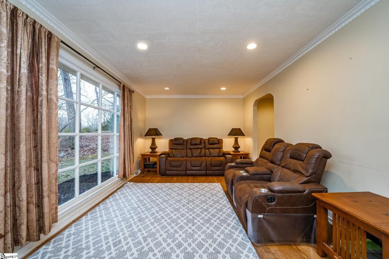 Property image 2 at 6 Devonshire Lane, Greenville, SC 29617