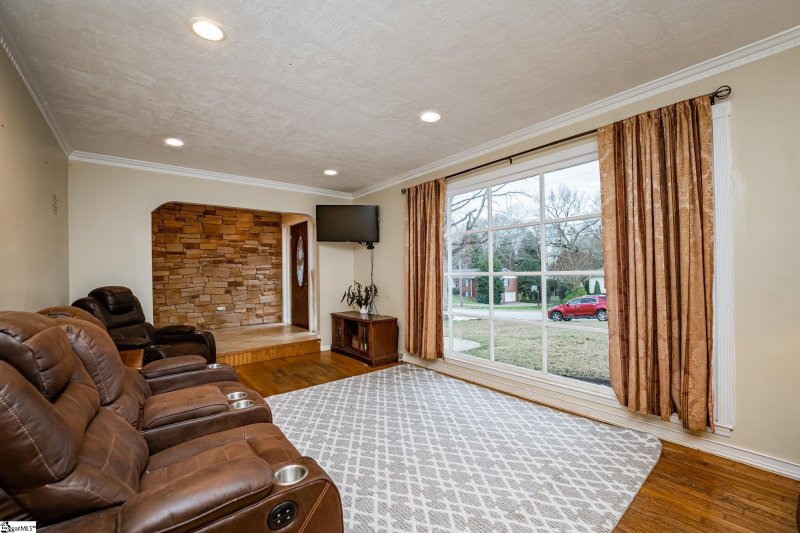 Property image 3 at 6 Devonshire Lane, Greenville, SC 29617