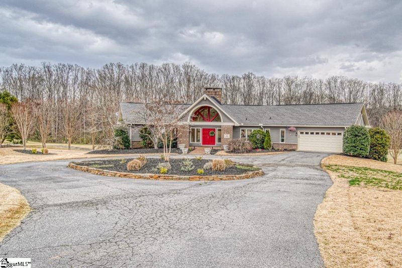 Property image 3 at 410 Royal Burgess Drive, Campobello, SC 29322