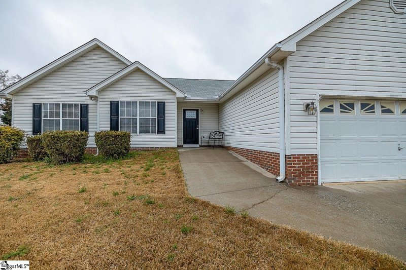 Property image 2 at 6 Scottbine Court, Greer, SC 29651
