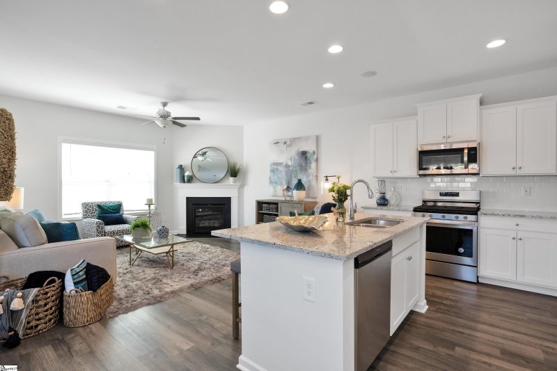 Property image 4 at 1 Sabine Leaf Court, Greer, SC 29650