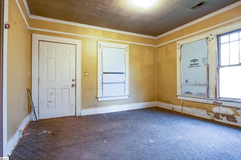 Property image 2 at 202 COLONIAL Avenue, Greenville, SC 29611
