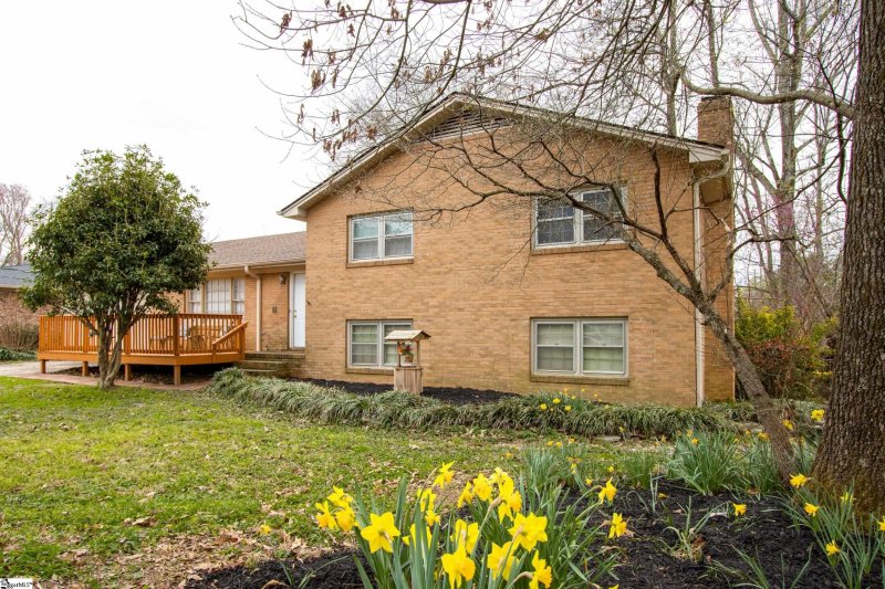 Property image 2 at 12 Woodleigh Drive, Taylors, SC 29687