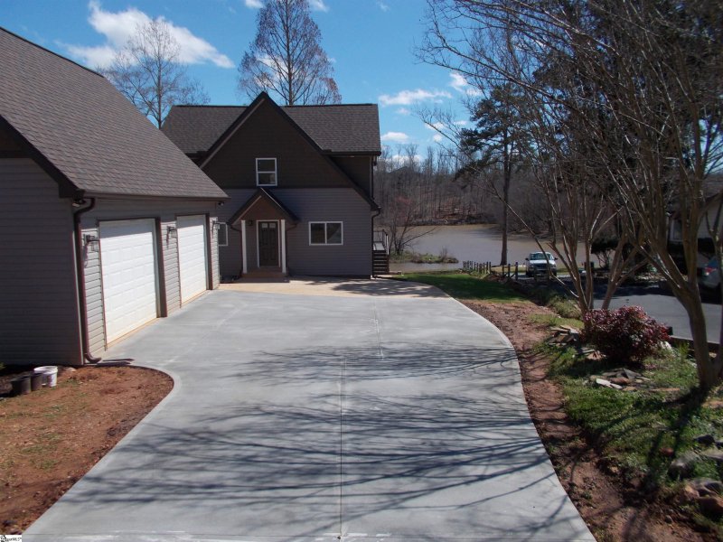 Property image 2 at 38 Harbor Drive, Greenville, SC 29611