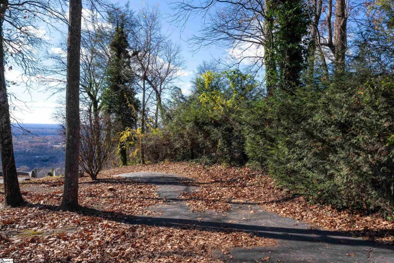 Property image 4 at 961 Altamont Road, Greenville, SC 29609