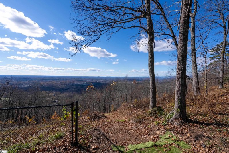 Property image 5 at 961 Altamont Road, Greenville, SC 29609