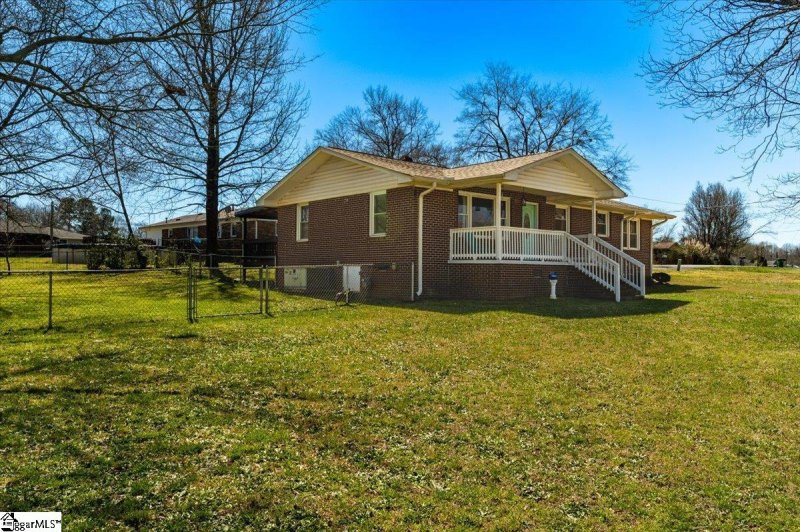 Property image 2 at 7 Academy Drive, Williamston, SC 29697