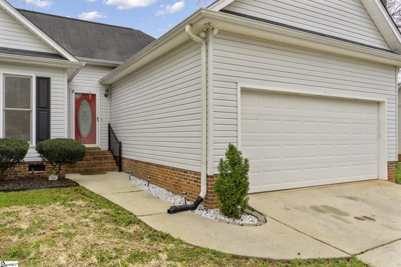 Property image 2 of 201 Hatteras Lane in Ambergate, Simpsonville, SC 29680