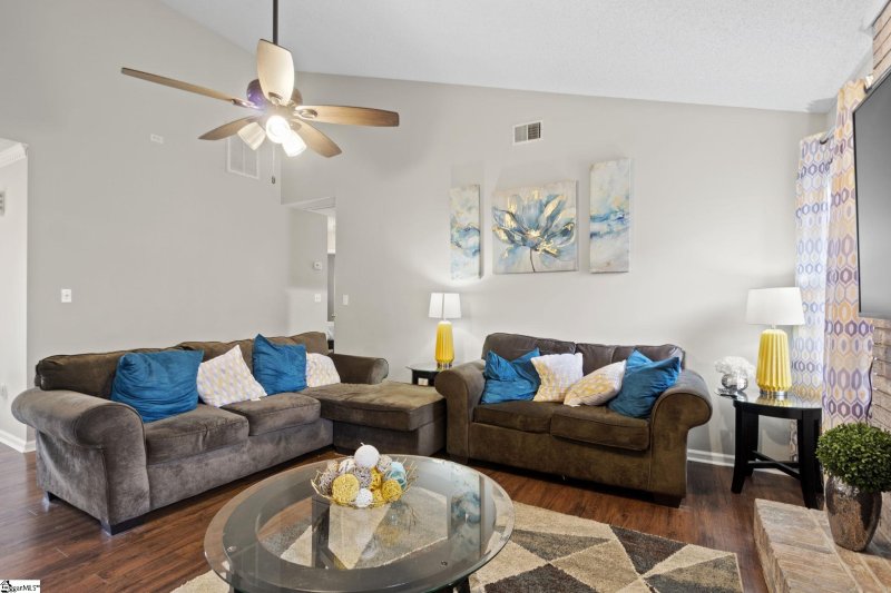 Property image 4 of 201 Hatteras Lane in Ambergate, Simpsonville, SC 29680