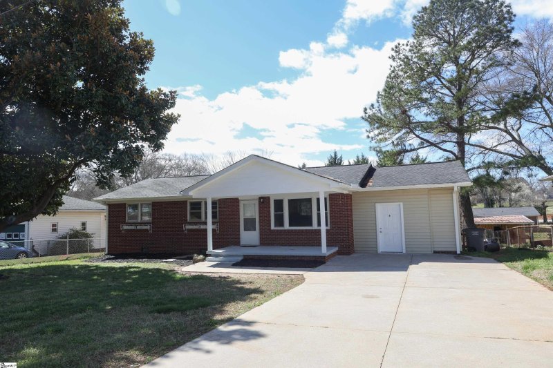 Property image 2 at 117 Monaview Circle, Greenville, SC 29617