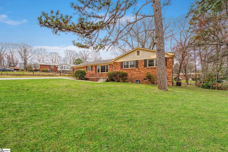 Property image 3 at 1 Woodleigh Drive, Taylors, SC 29687