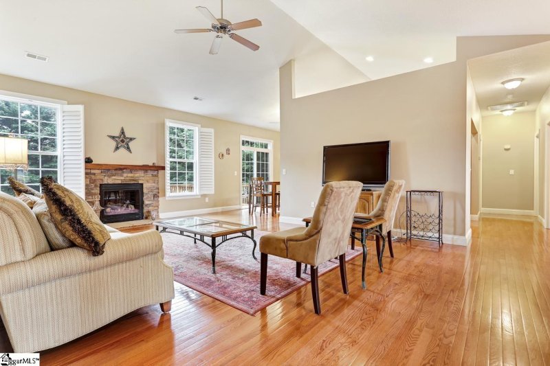 Property image 5 at 105 Burl Hollow Lane, Greer, SC 29651