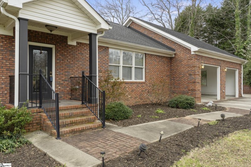 Property image 2 at 6 Yarmouth Court, Greenville, SC 29611