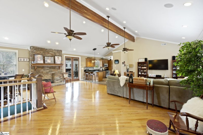 Property image 3 at 6 Yarmouth Court, Greenville, SC 29611