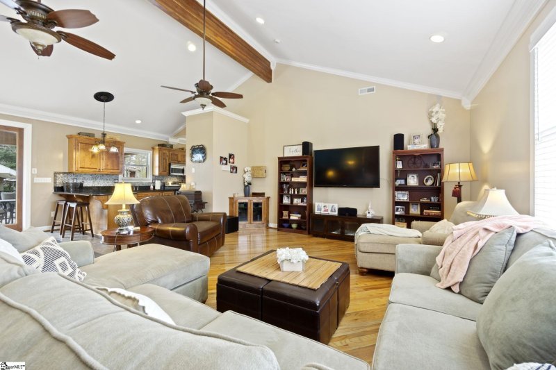 Property image 4 at 6 Yarmouth Court, Greenville, SC 29611